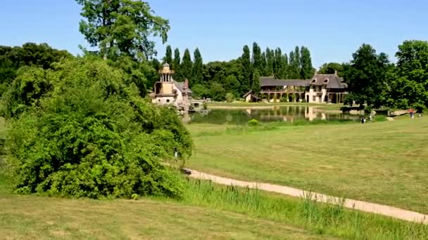 Versailles Paris Fransa Haziran 2022 Petit Trianon Parkındaki Hameau Reine — Stok video