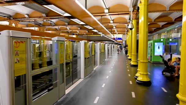 Paris France June 2022 Tilt Footage Gare Lyon Metro Station — ストック動画