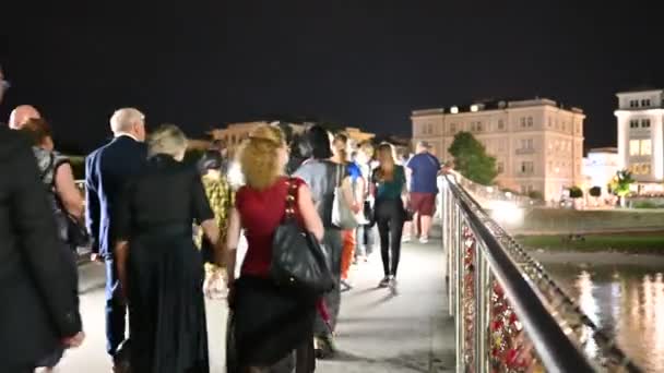 Salzburg Ausztria 2022 Augusztus Gyönyörű Éjszakai Felvételek Salzburg Padlock Hídról — Stock videók
