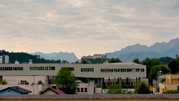 Salzburg Ausztria 2022 Augusztus Város Széléről Nagyított Felvétel Egy Teleobjektívvel — Stock videók