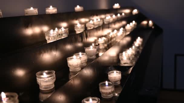 촛불을 밝히는 장면들 — 비디오