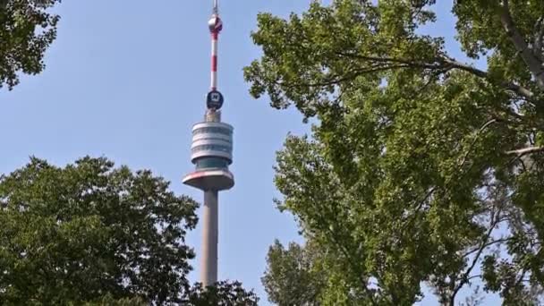 Viyana Avusturya Ağustos 2022 Donauturm Adındaki Tuna Kulesinin Detaylarıyla Eğik — Stok video