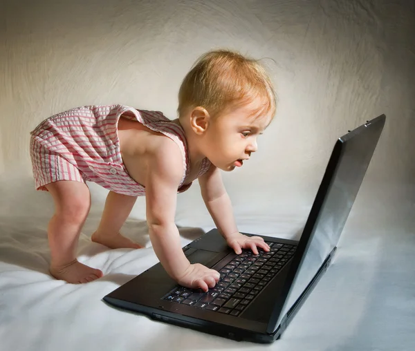 Child using a laptop — Stock Photo, Image