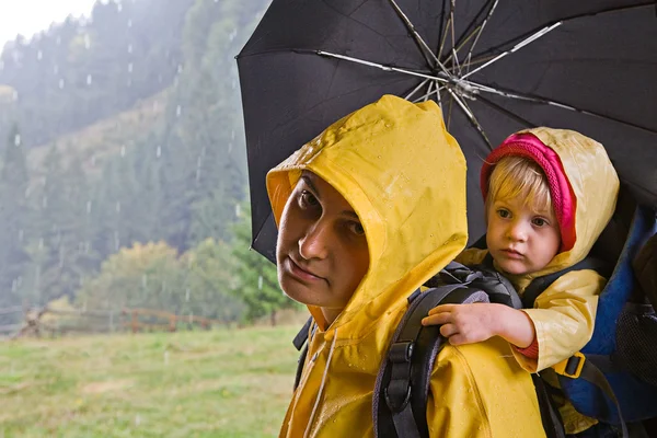 Genitore con bambino in viaggio — Foto Stock