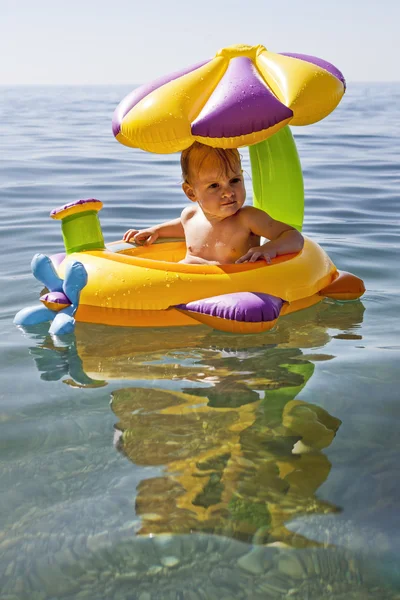 Lastik yüzüklü kız