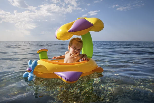 Lastik yüzüklü kız