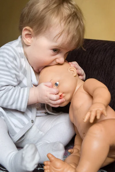 bebek bebek ile kız bebek