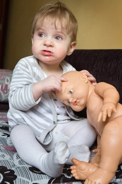 bebek bebek ile kız bebek