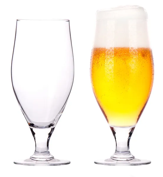 ビールのグラス。フルおよび空の分離 — ストック写真