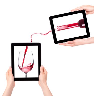 kırmızı şarap sıçraması ile dijital tablet tutan eller