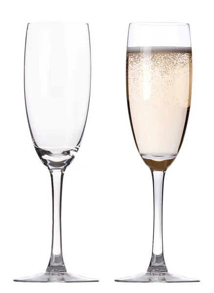 Volle en lege glas champagne geïsoleerd — Stockfoto