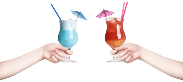 Hand mit Alkohol-Cocktail Toast machen — Stockfoto