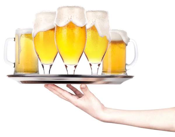 Vassoio pieno di birra. concetto di celebrazione — Foto Stock