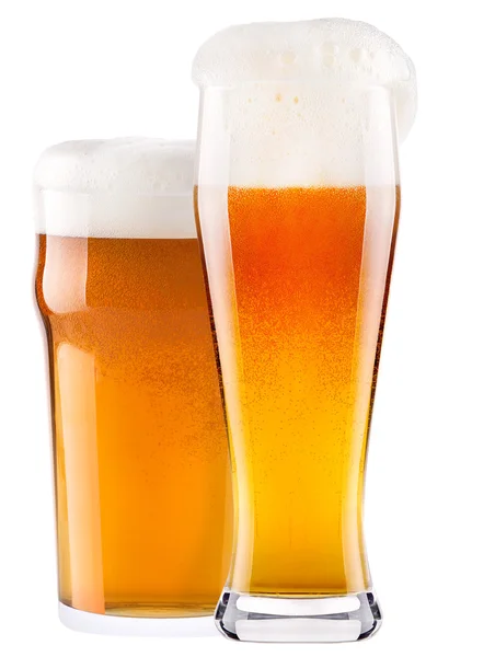 Frostiga färskt öl med skum — Stockfoto