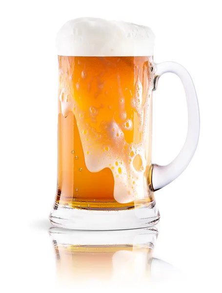 Frostiges Glas leichtes Bier isoliert — Stockfoto