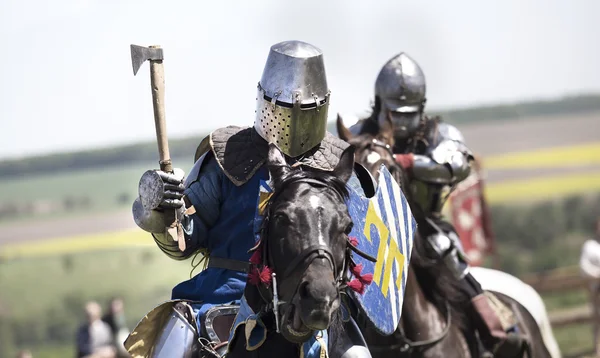 Caballeros medievales en batalla — Foto de Stock
