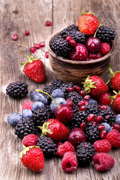 Tasty summer fruits on a wooden table — Stock Photo, Image