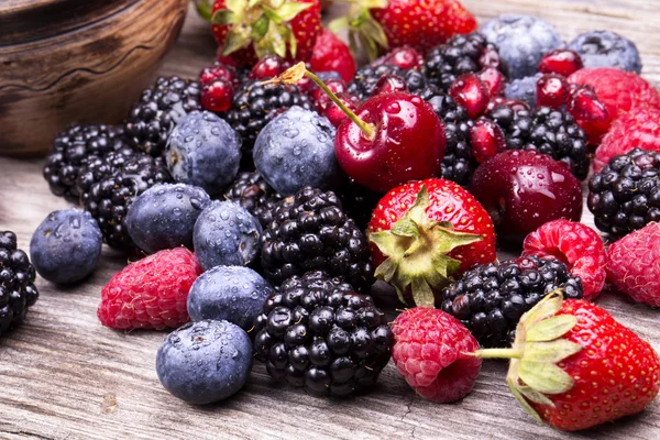 Tasty summer fruits on a wooden table — Stock Photo, Image