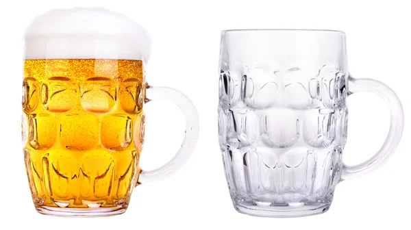 Vasos de cerveza. completo y vacío aislado —  Fotos de Stock