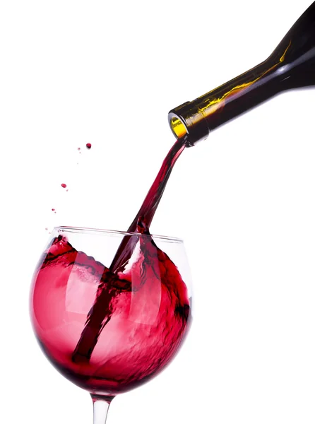 Rotwein vor weißem Hintergrund spritzen — Stockfoto