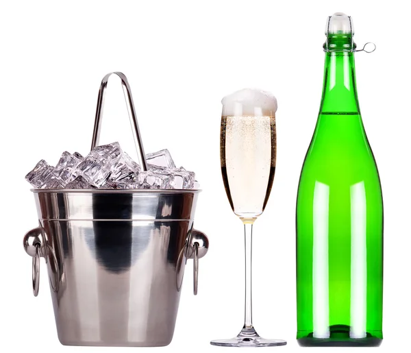 Botella de champán, cubo de hielo y vidrio — Foto de Stock