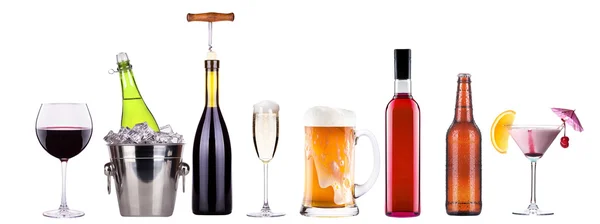 Kırmızı şarap, şampanya, bira ve kokteyl alkol — Stok fotoğraf