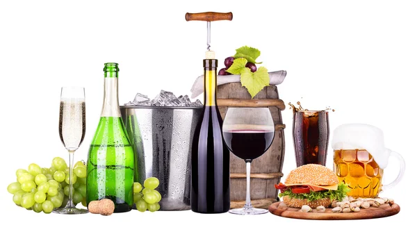 Conjunto de diferentes bebidas alcohólicas y alimentos —  Fotos de Stock