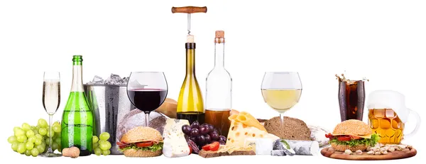 Conjunto de diferentes bebidas alcohólicas y alimentos — Foto de Stock