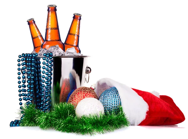Cerveja e decoração de Natal — Fotografia de Stock
