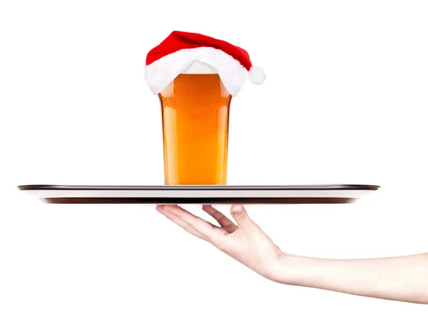 Piwo i kapelusz Świętego Mikołaja — Zdjęcie stockowe