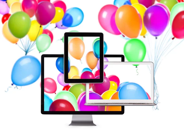 Bilgisayar ekranında doğum günü balonları — Stok fotoğraf
