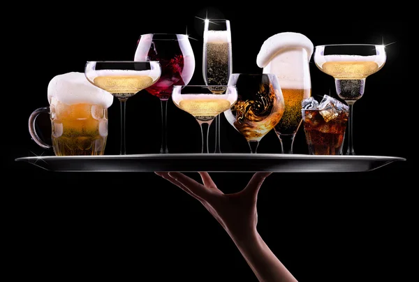 Set con bevande diverse su sfondo nero — Foto Stock