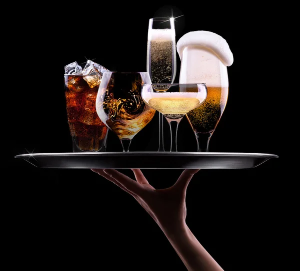 Siyah arka plan üzerine farklı içecekler ile ayarla — Stok fotoğraf