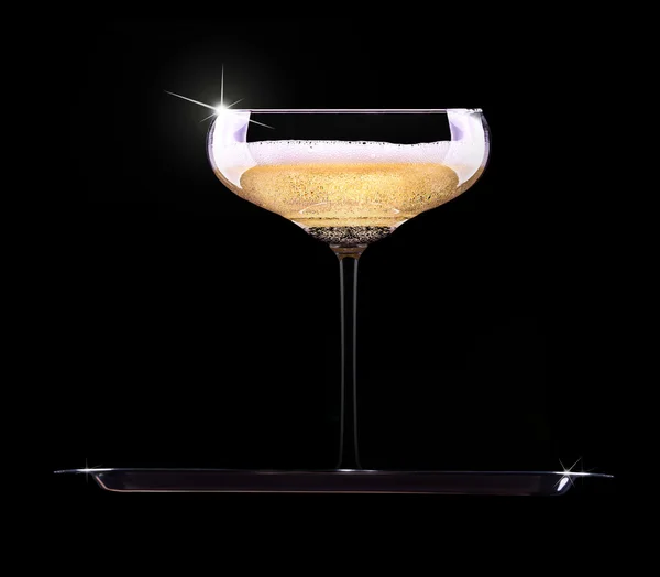 Серебряный поднос с шампанским — стоковое фото