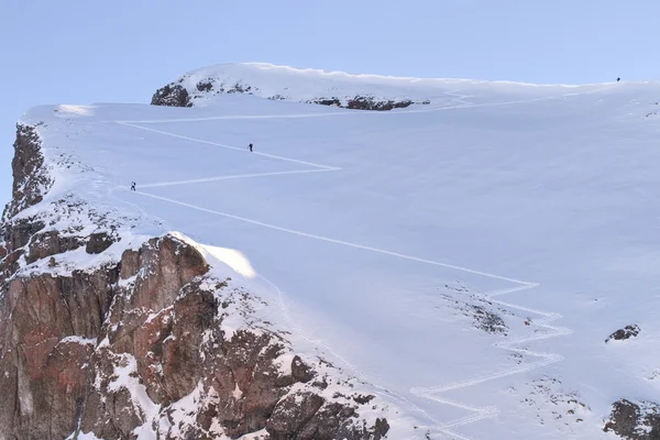 Skifahren, Skifahren, Freeriden im frischen Pulverschnee — Stockfoto