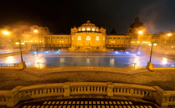 Szechenyi spa bad, budapest, Hongarije — Stockfoto