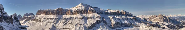 Montañas de invierno en los Alpes italianos —  Fotos de Stock