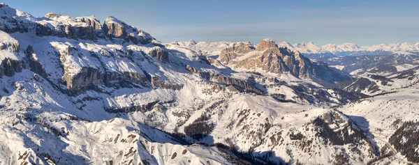 Montañas de invierno en los Alpes italianos — Foto de Stock