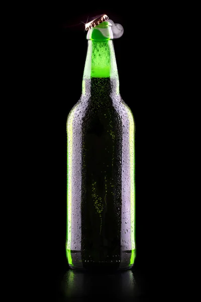 Otevřené mokré pivní láhev — Stock fotografie