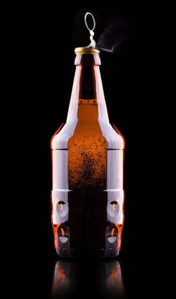 Botella de cerveza húmeda abierta —  Fotos de Stock