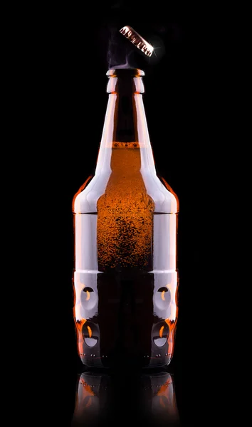 Offene nasse Bierflasche — Stockfoto