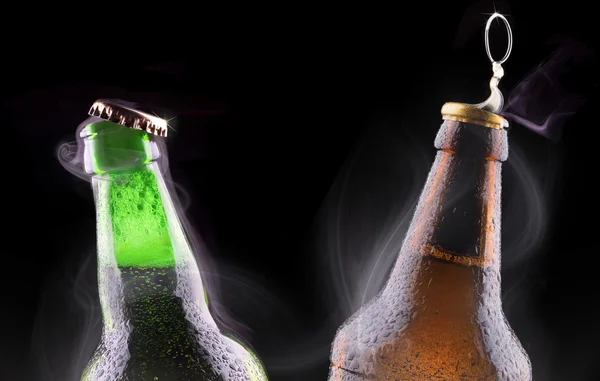 Open wet beer bottle — Stock Photo, Image