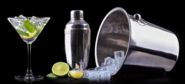 bir siyah kokteyl mojito