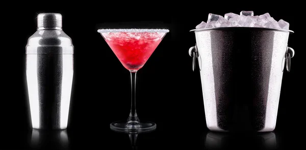 Beere kühler Cocktail auf einem schwarzen — Stockfoto