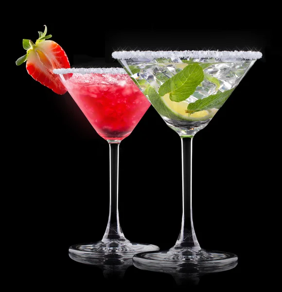 Alkohol-Cocktail auf einem schwarzen — Stockfoto