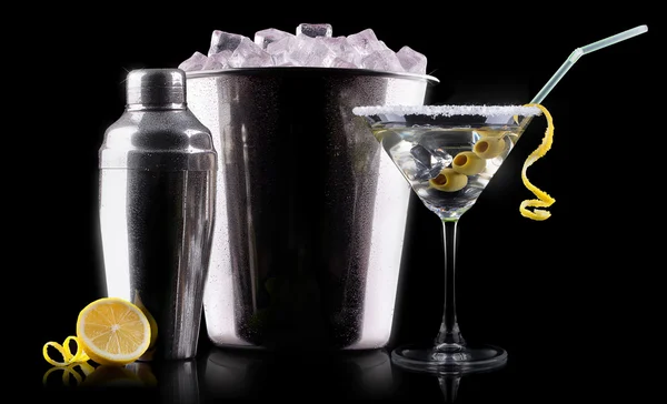 Cocktail martini auf einem schwarzen — Stockfoto