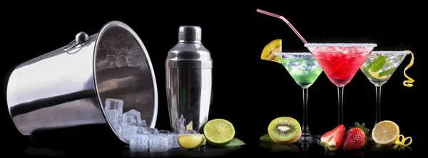 Cocktail de alcool setat pe un negru — Fotografie, imagine de stoc