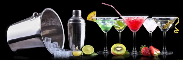 Alcohol cocktail instellen met zomer fruit — Stockfoto