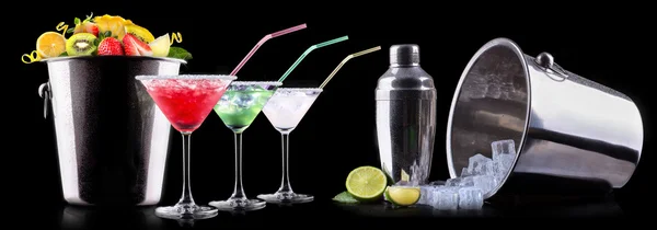 Alcohol cocktail instellen met zomer fruit — Stockfoto