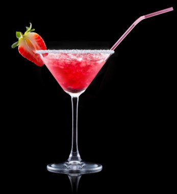 Berry üzerinde siyah bir soğutucu kokteyl